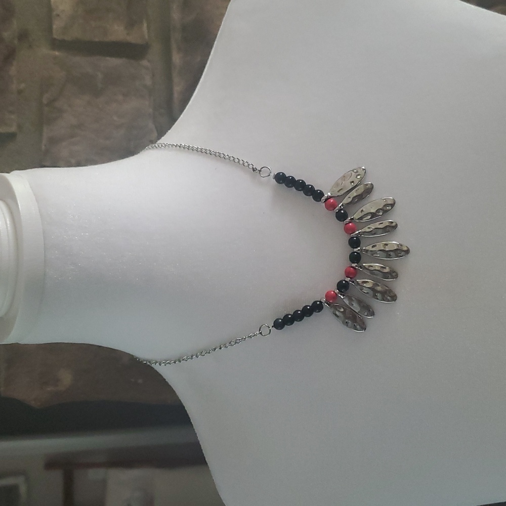 Elegant Silver-tone and Black/Red BEAD Necklace